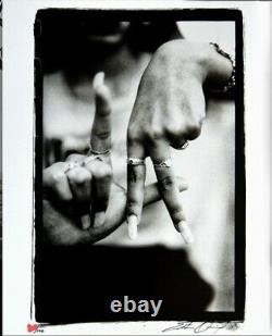 ESTEVAN ORIOL L. A Fingers Signée Numérotée Banksy, c215, Obey Shepard Fairey